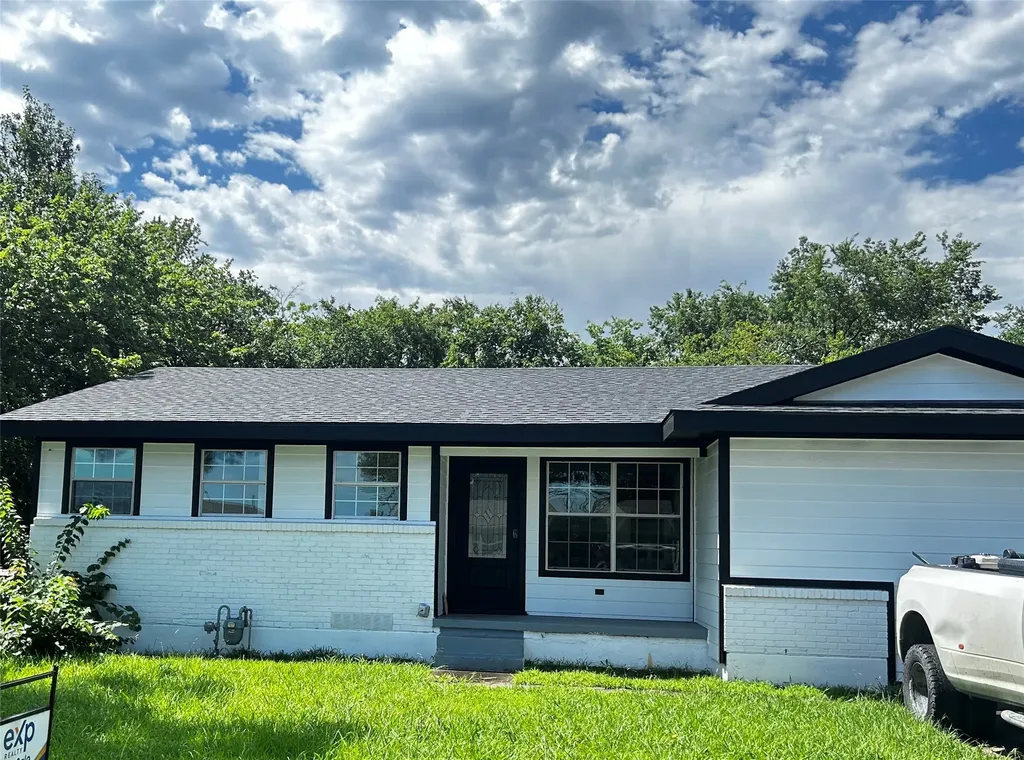 110 E Cunningham Street Bonham TX 75418