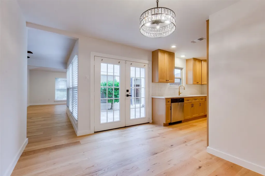 5014 Roundtable Lane Garland TX 75044