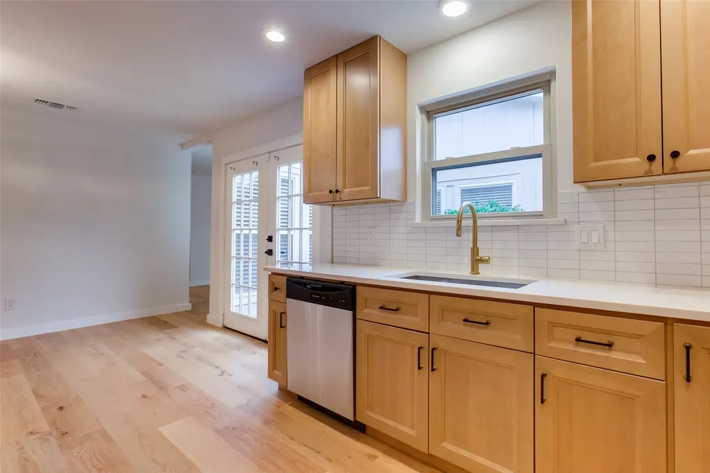5014 Roundtable Lane Garland TX 75044