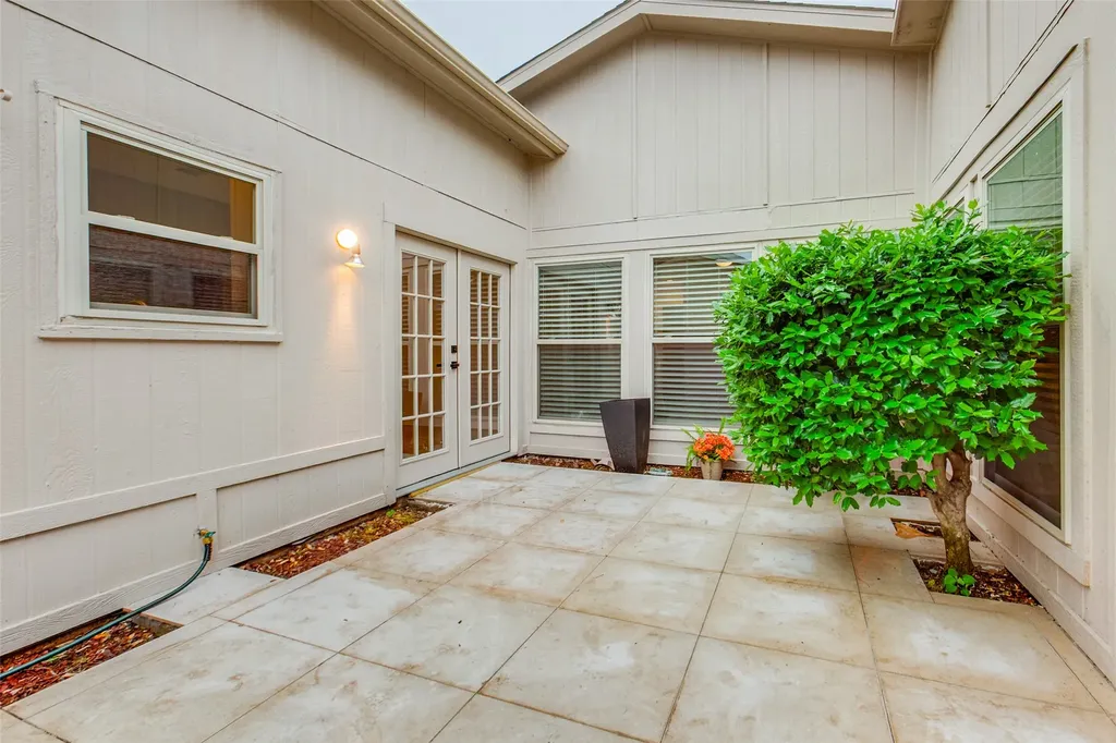 5014 Roundtable Lane Garland TX 75044