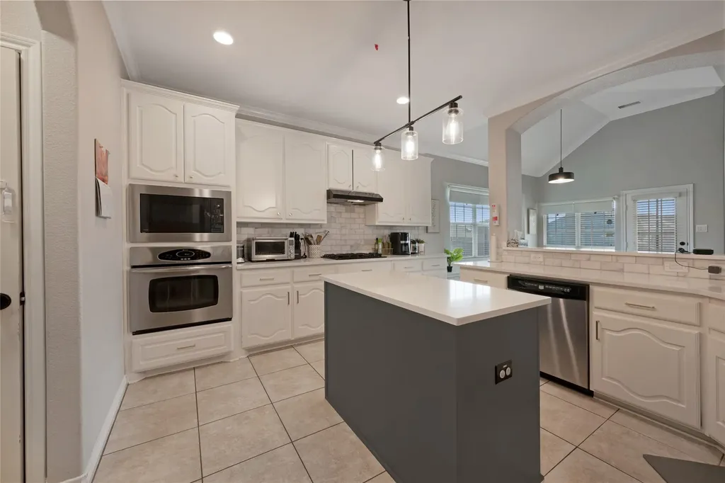 4816 King Harbor Grand Prairie TX 75052