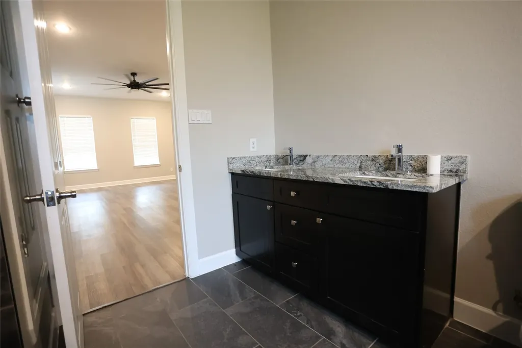 17816 County Road 4072 Kemp TX 75143
