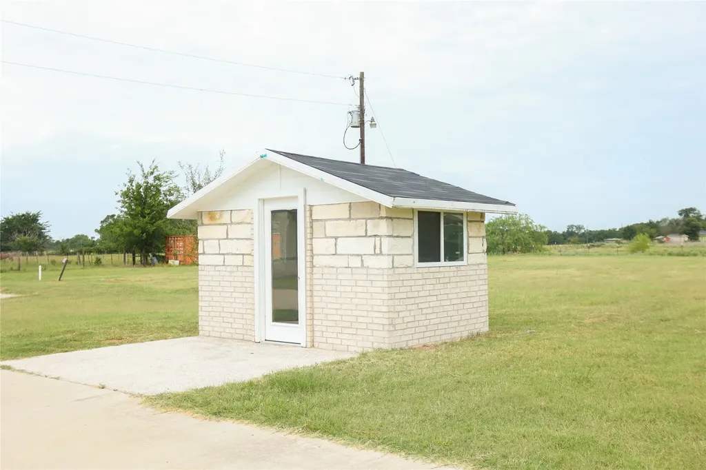 17816 County Road 4072 Kemp TX 75143