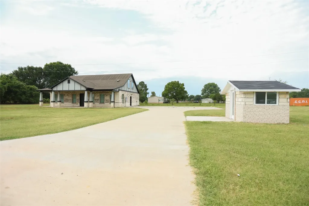 17816 County Road 4072 Kemp TX 75143