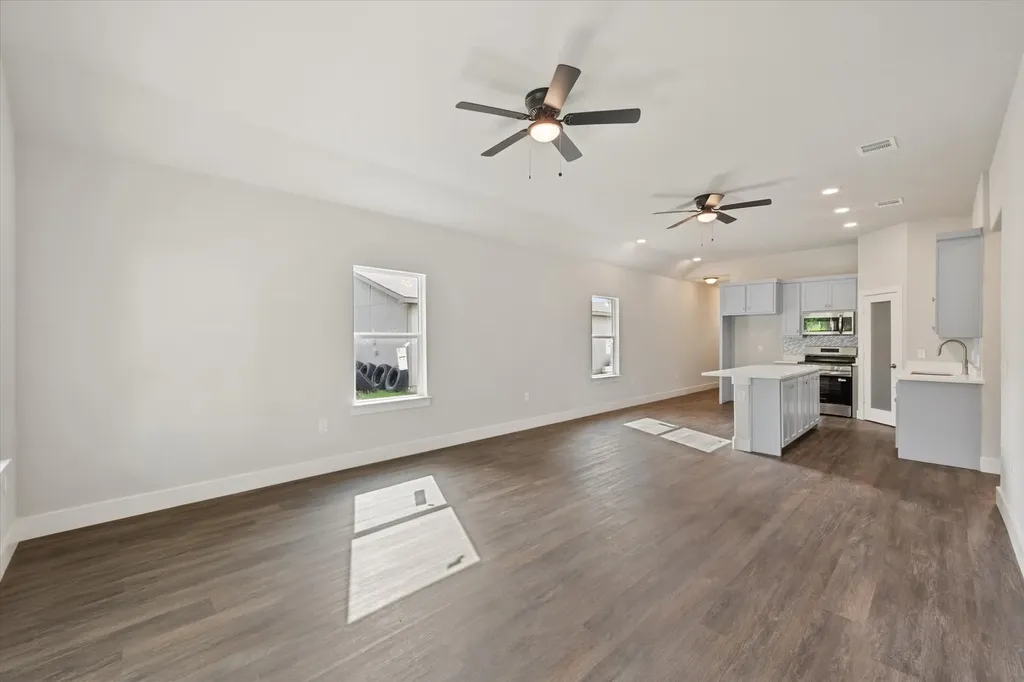 1206 E 11th Corsicana TX 75110