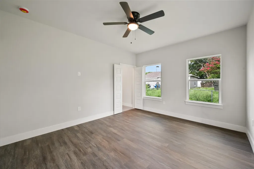1206 E 11th Corsicana TX 75110
