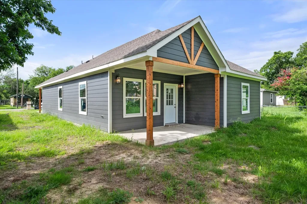 1206 E 11th Corsicana TX 75110