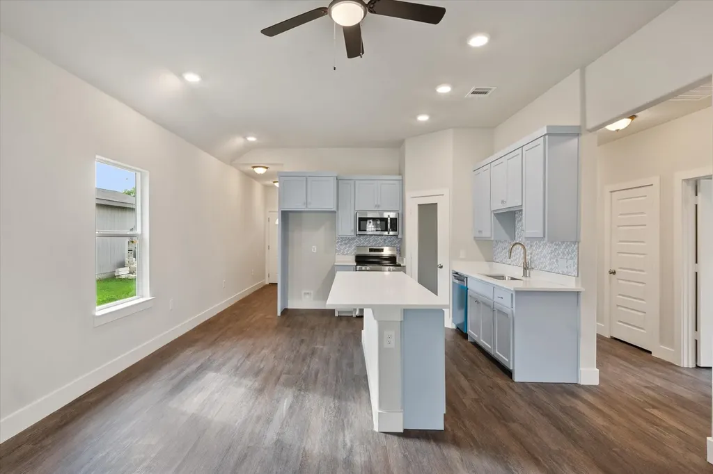 1206 E 11th Corsicana TX 75110