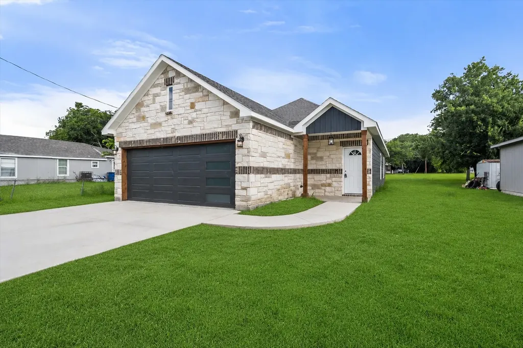 1206 E 11th Corsicana TX 75110