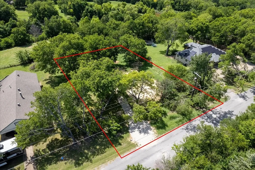 704 N Denison Street Bells TX 75414