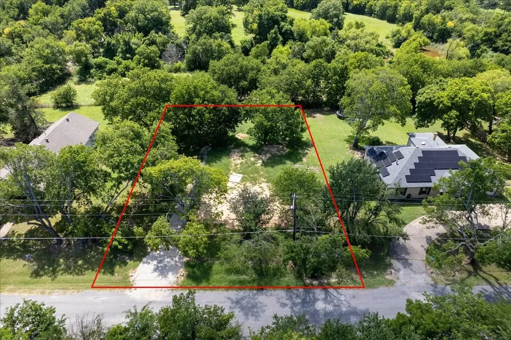 704 N Denison Street Bells TX 75414