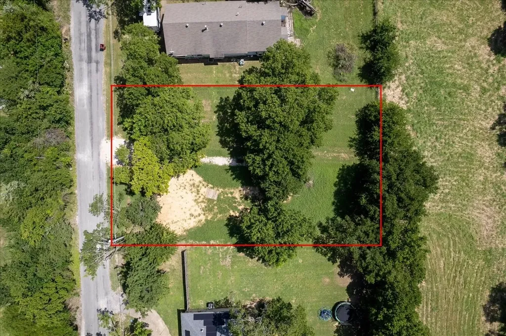 704 N Denison Street Bells TX 75414