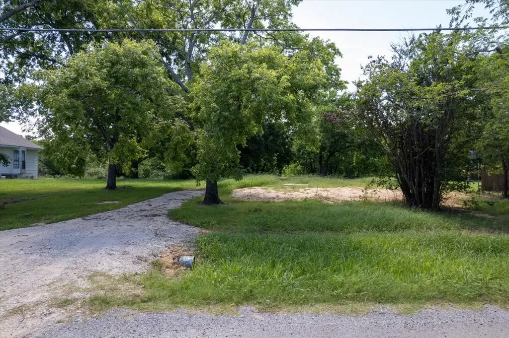 704 N Denison Street Bells TX 75414