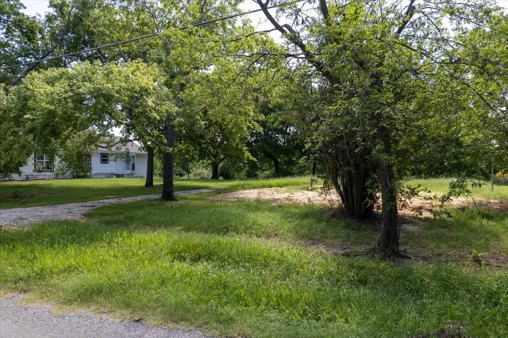 704 N Denison Street Bells TX 75414