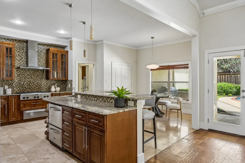 7635 Tanglecrest Drive Dallas TX 75254