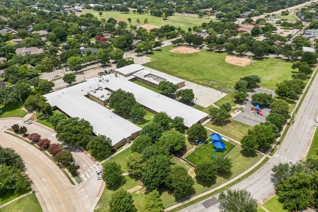 7635 Tanglecrest Drive Dallas TX 75254