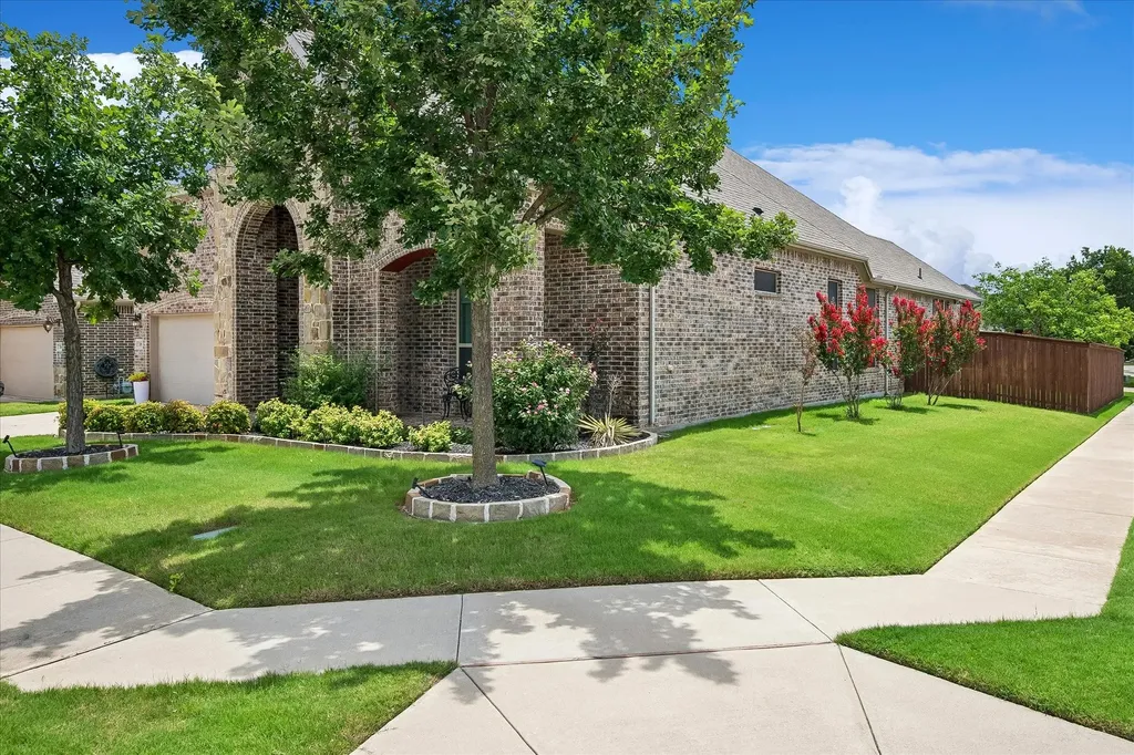 208 Equestrian Road Hickory Creek TX 75065