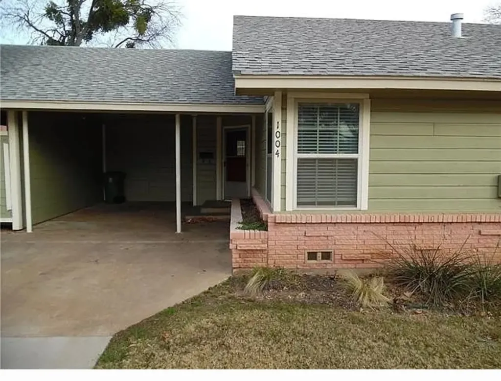 1004 W Wall Street W Grapevine TX 76051