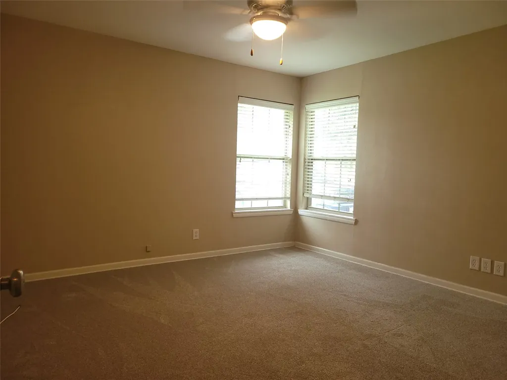 1004 W Wall Street W Grapevine TX 76051
