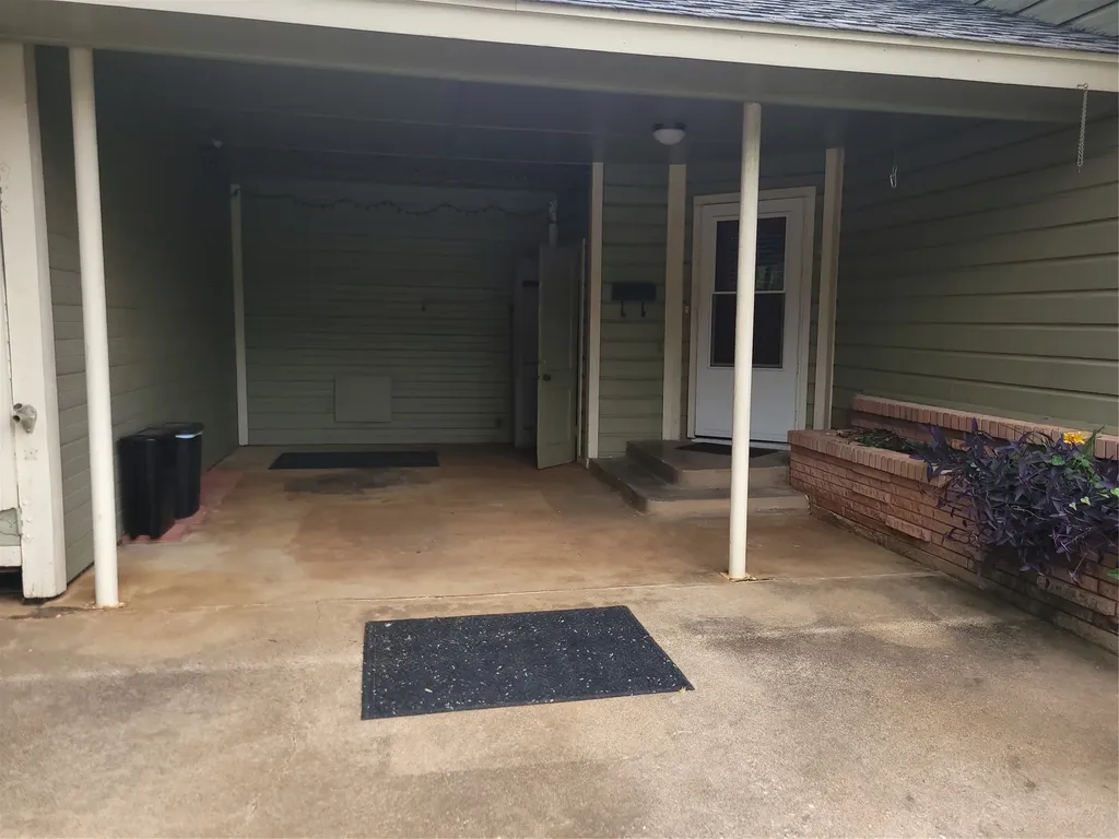 1004 W Wall Street W Grapevine TX 76051