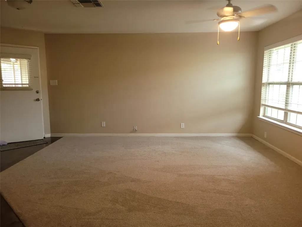 1004 W Wall Street W Grapevine TX 76051