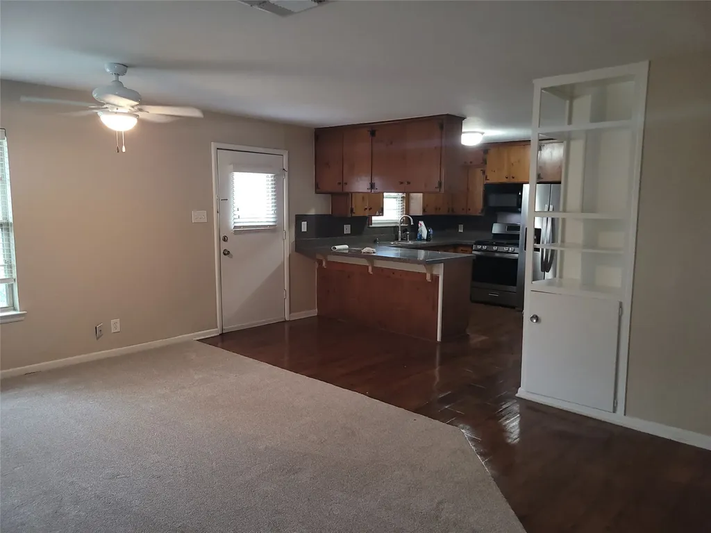 1004 W Wall Street W Grapevine TX 76051