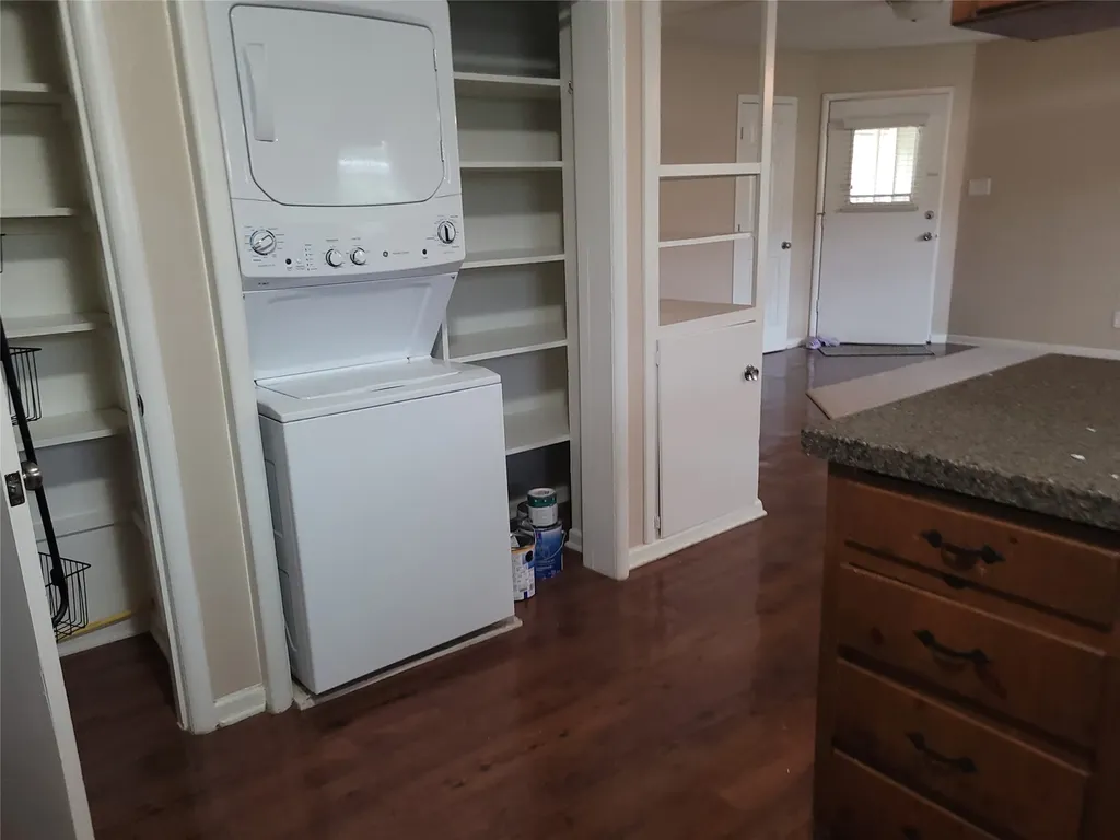 1004 W Wall Street W Grapevine TX 76051