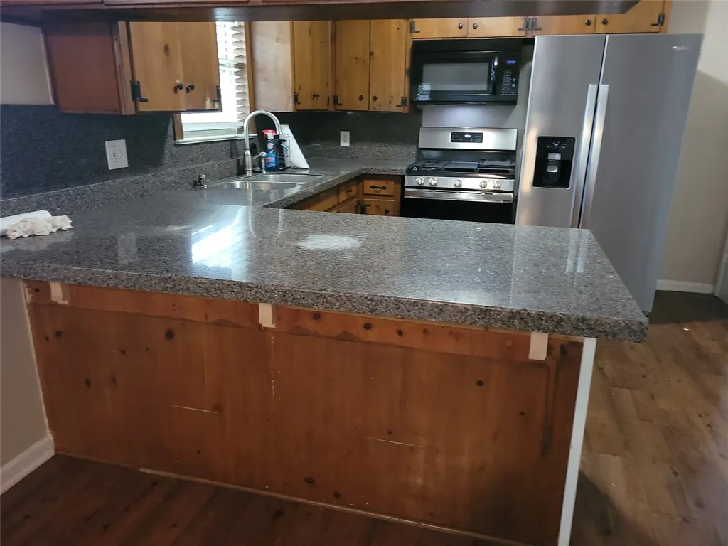 1004 W Wall Street W Grapevine TX 76051