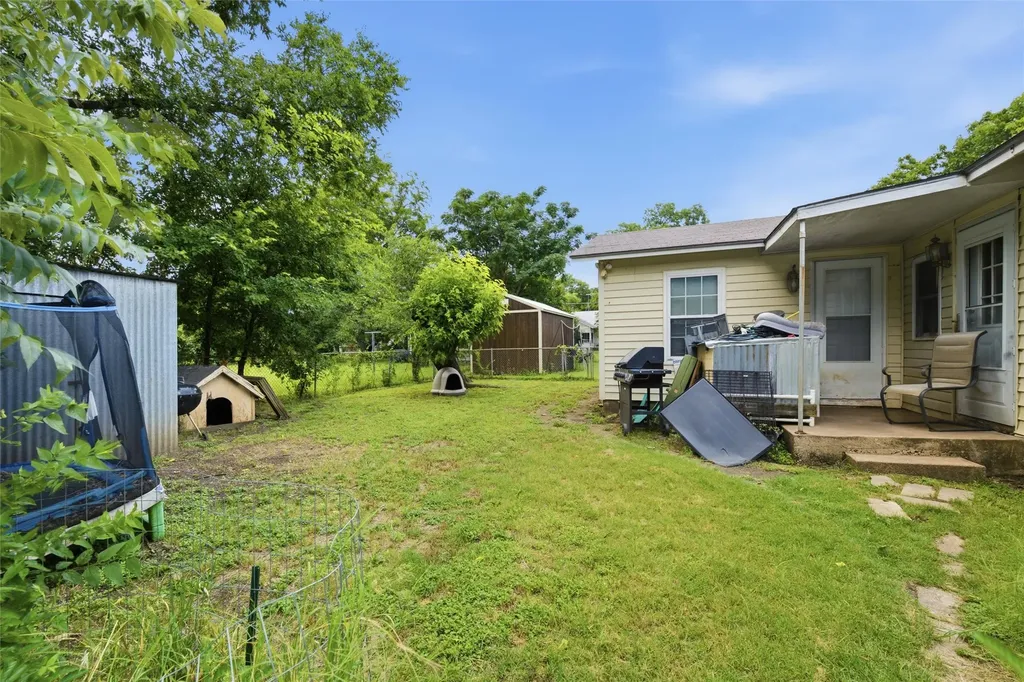 307 W Goddard Street West TX 76691