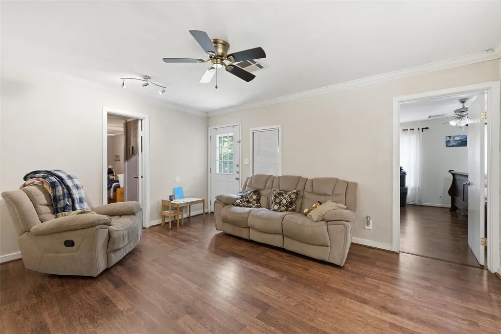 307 W Goddard Street West TX 76691