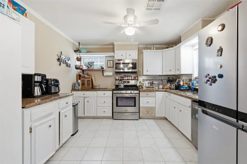 307 W Goddard Street West TX 76691