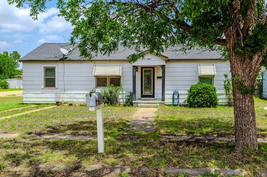 325 NW Avenue I Hamlin TX 79520