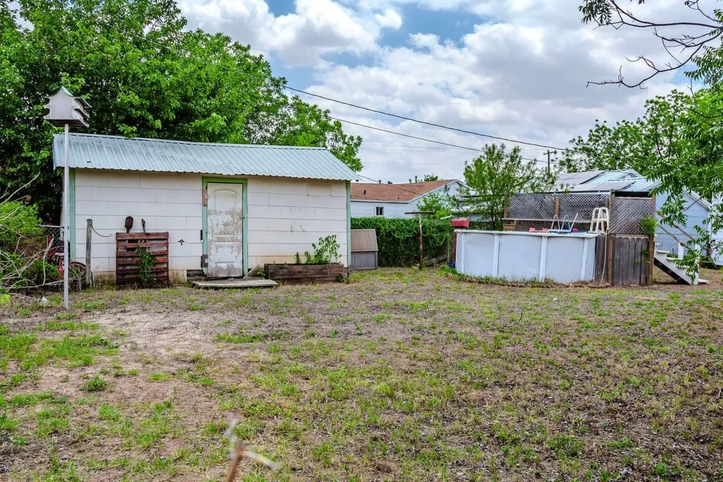 325 NW Avenue I Hamlin TX 79520