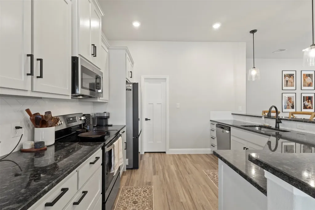 616 Charlotte Lane Burleson TX 76028