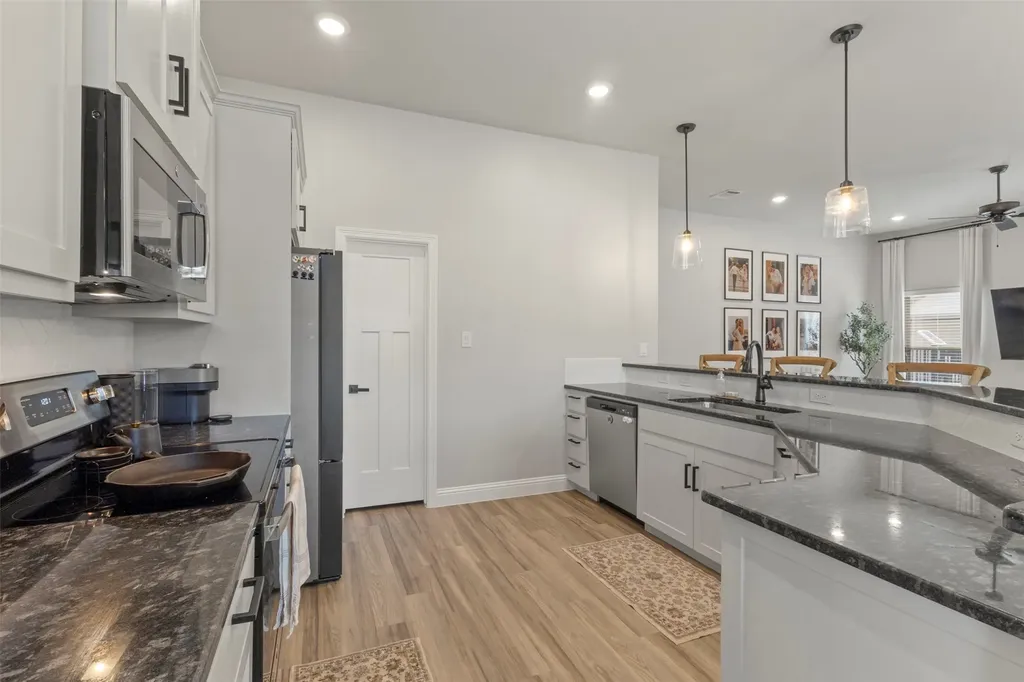 616 Charlotte Lane Burleson TX 76028