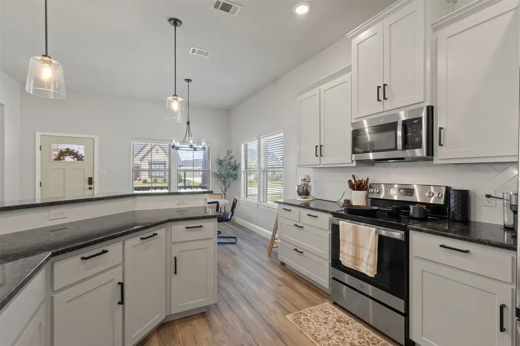 616 Charlotte Lane Burleson TX 76028