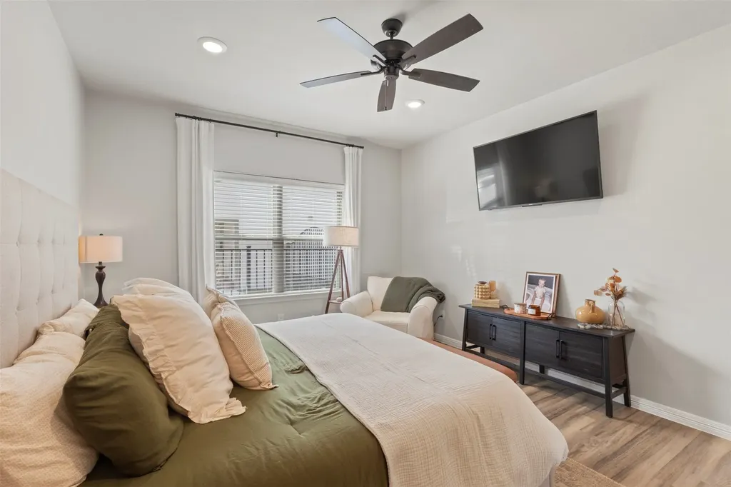 616 Charlotte Lane Burleson TX 76028