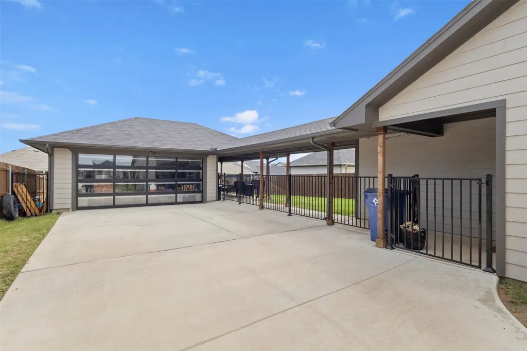 616 Charlotte Lane Burleson TX 76028