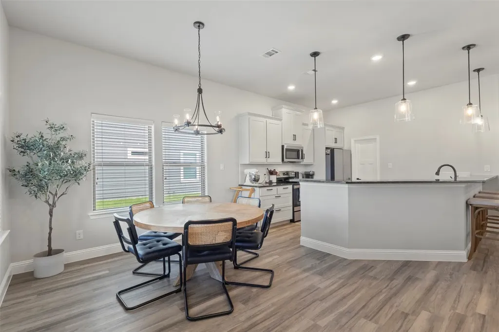 616 Charlotte Lane Burleson TX 76028