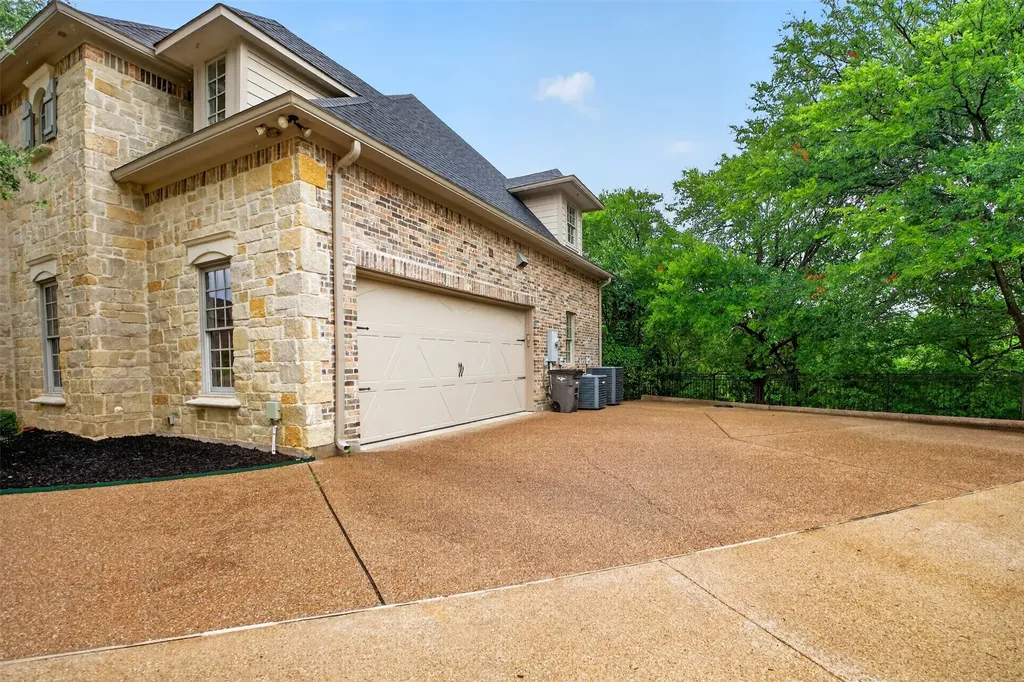1012 Brae Court Fort Worth TX 76111