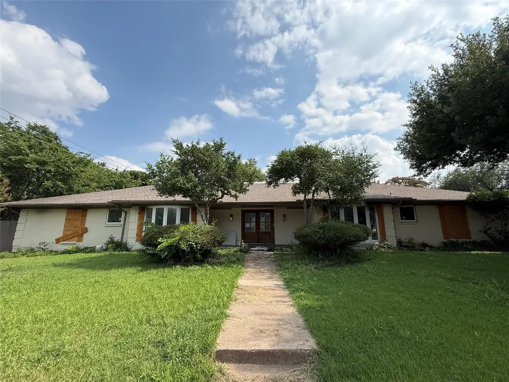 1013 Rockmoor Drive Edgecliff Village TX 76134