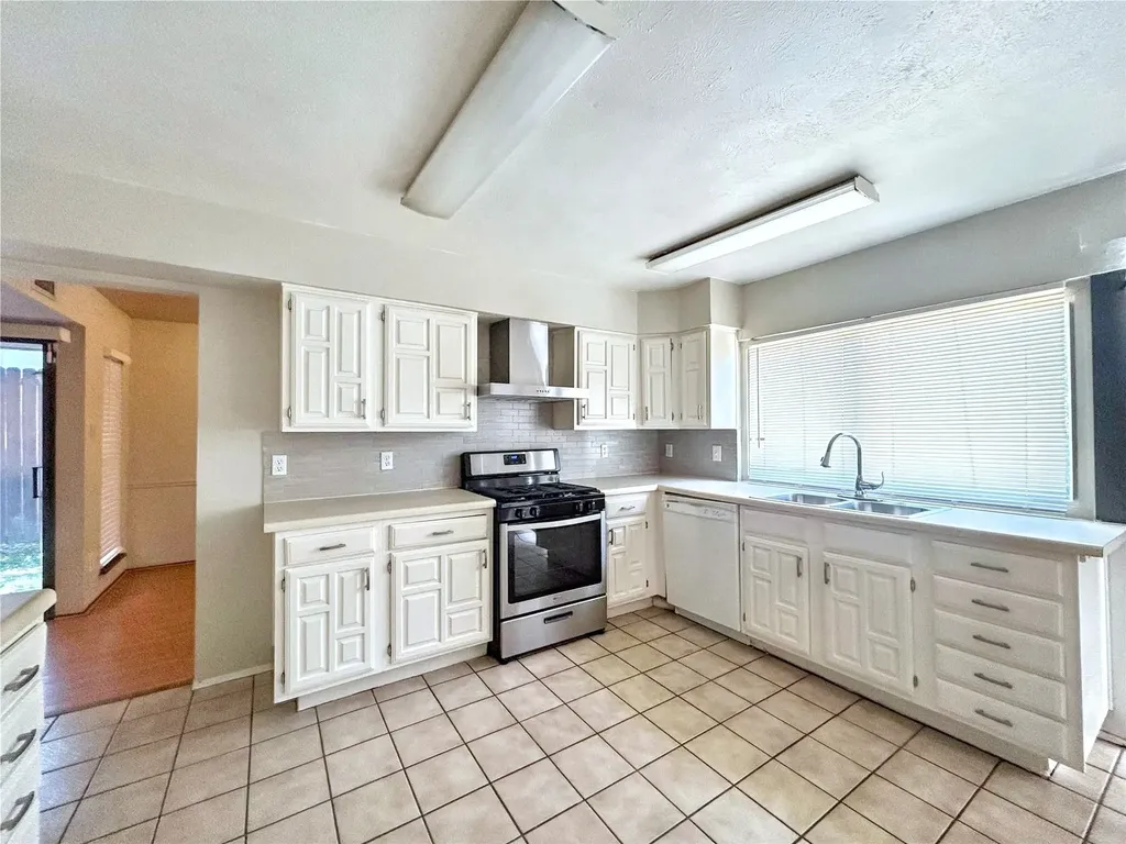 10238 White Elm Road Dallas TX 75243