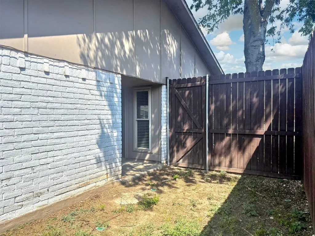 10238 White Elm Road Dallas TX 75243
