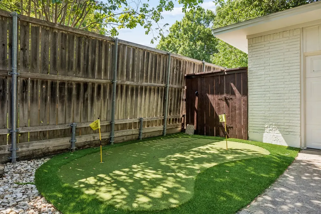 9946 Vistadale Drive Dallas TX 75238