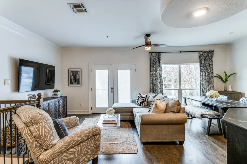 5702 Hudson Street Dallas TX 75206