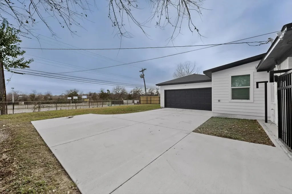 2534 Millermore Street Dallas TX 75216