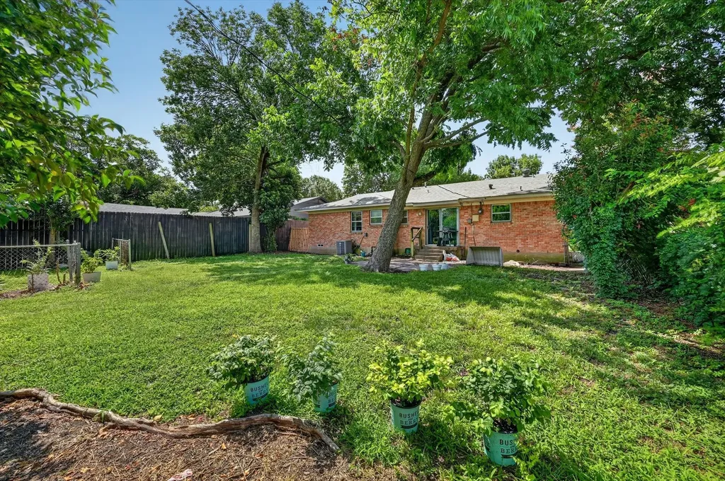 1113 Bandera Lane Garland TX 75040