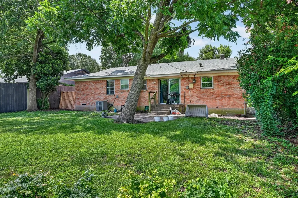 1113 Bandera Lane Garland TX 75040