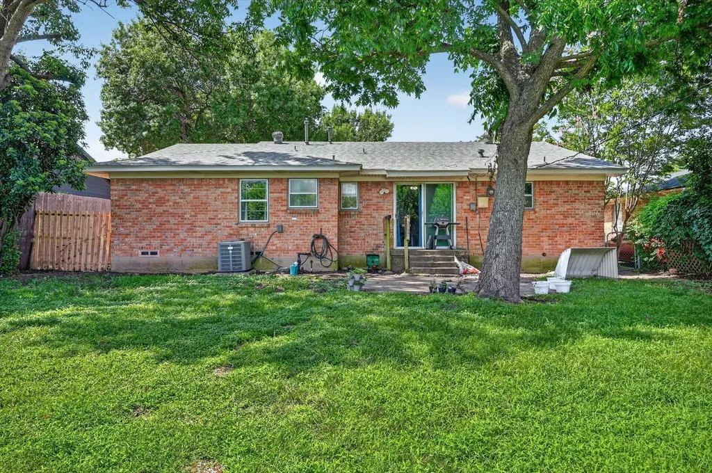 1113 Bandera Lane Garland TX 75040