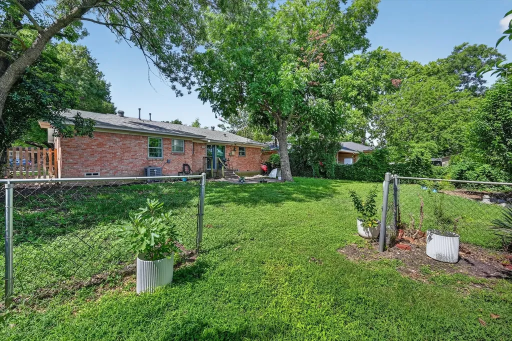 1113 Bandera Lane Garland TX 75040